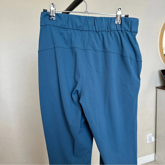 Lululemon On the Fly 7/8 Pant - Size 4 either code blue or petrol blue pants‎ - Picture 9 of 10
